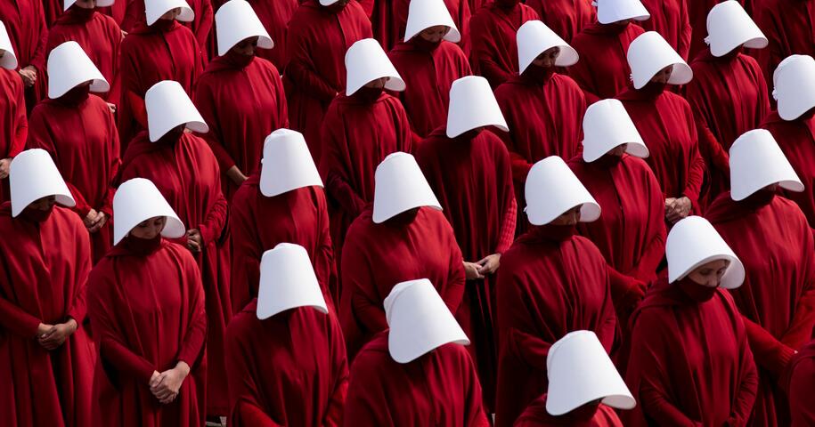 More Handmaids USA: Top Trump adviser OKs states setting up full pr...